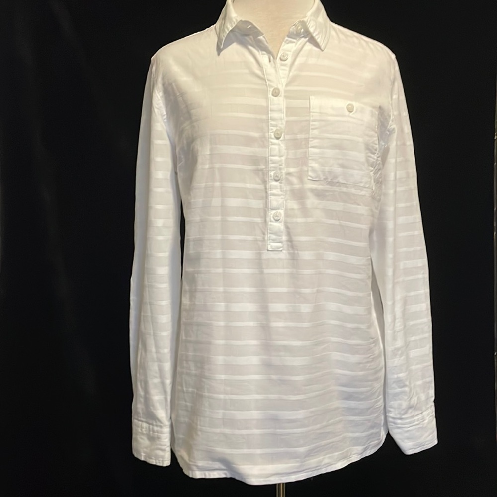 TOMMY HILFIGER BOYFRIEND FIT WHITE ON WHITE BUTTON DOWN BLOUSE SIZE MEDIUM